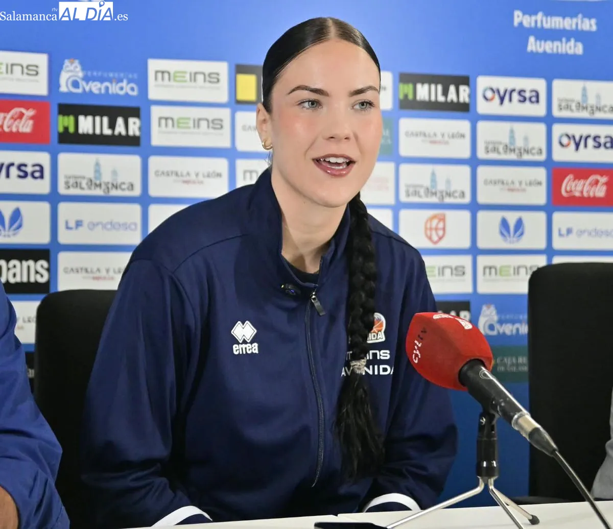 Presentación oficial de la eslovaca Rebeka Mikulasikova como jugadora del Meins Avenida