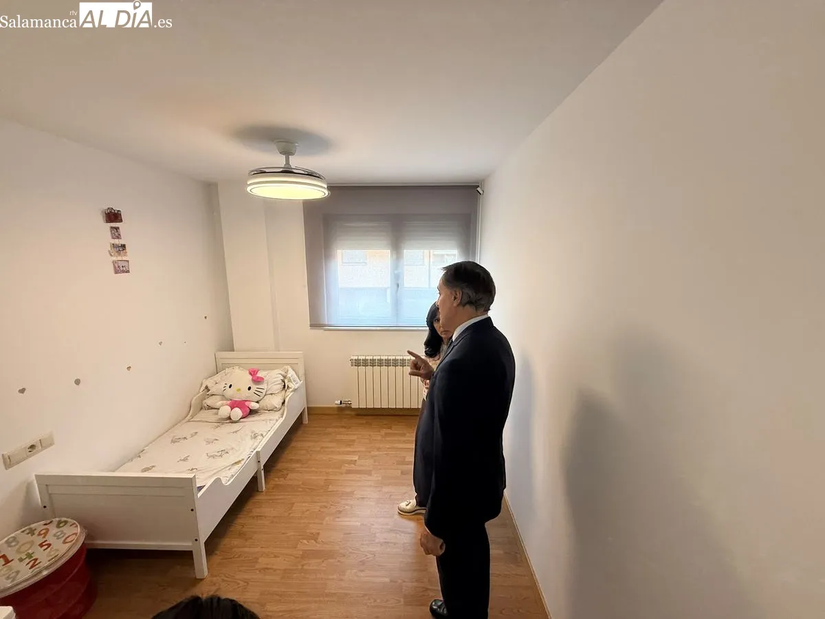 El Ayuntamiento de Salamanca y la Asociación Ariadna han presentado 'El Lazarillo II', una vivienda de 105 metros cuadrados destinada a cuatro menores con autismo. Foto C. C.