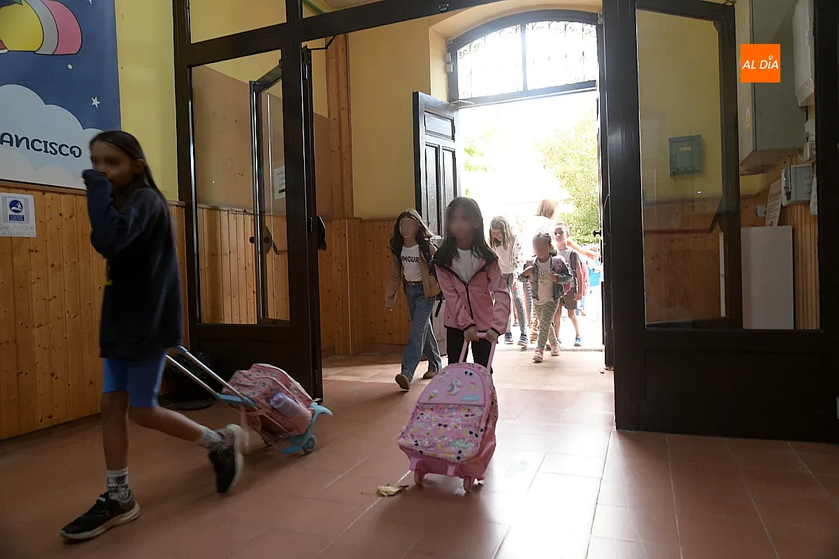 Foto 11 - Reencuentros, ilusi&oacute;n y nervios en la vuelta al cole en Ciudad Rodrigo