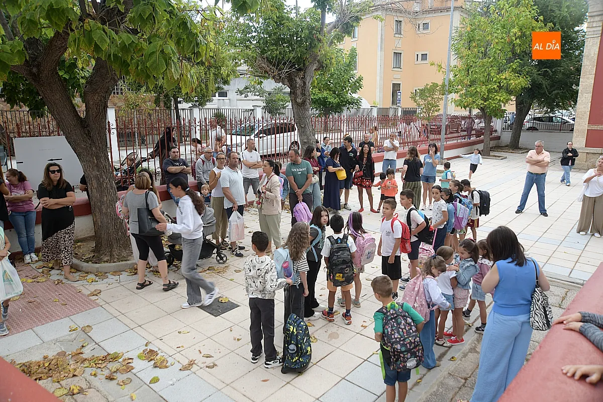 Foto 2 - Reencuentros, ilusi&oacute;n y nervios en la vuelta al cole en Ciudad Rodrigo