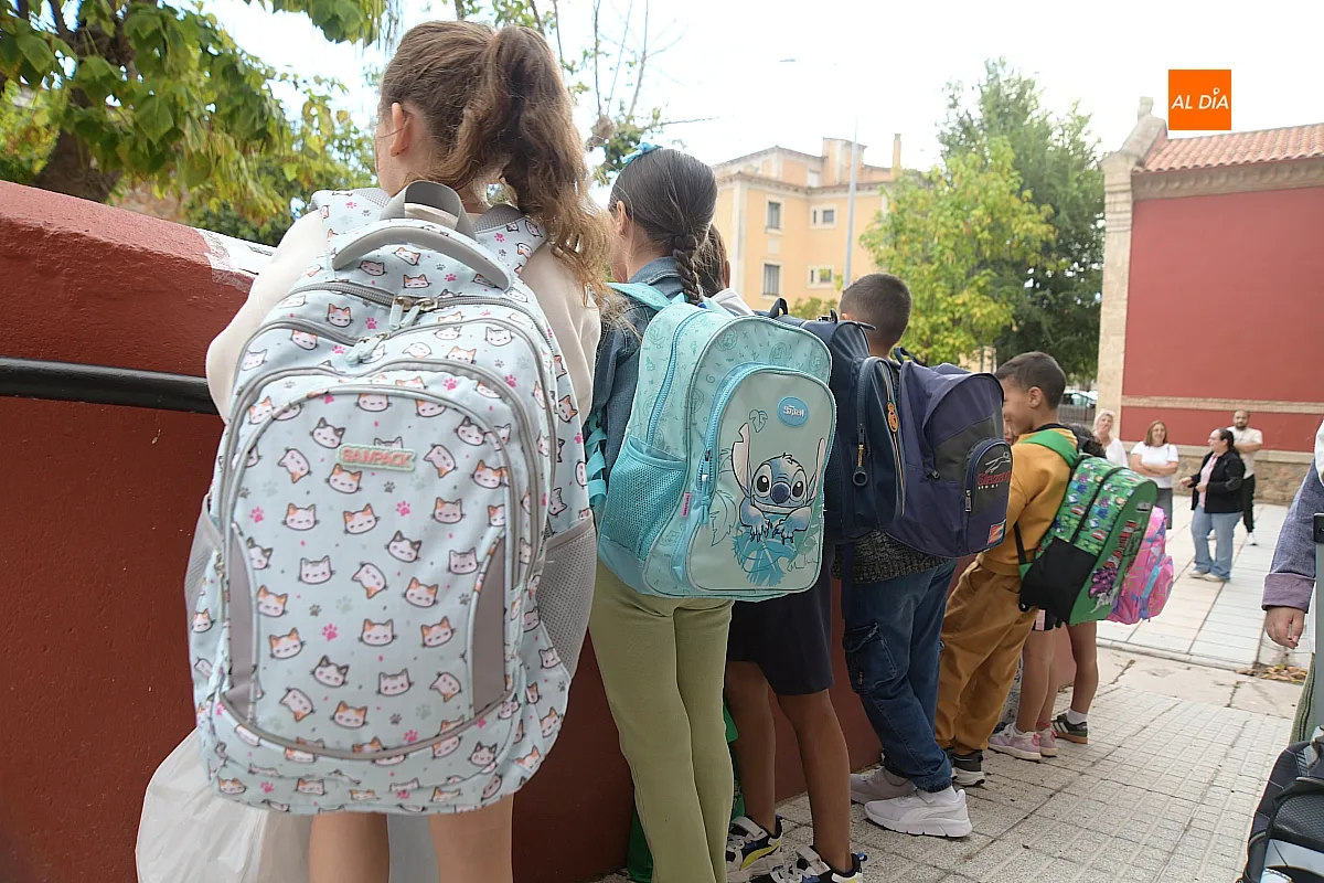 Foto 3 - Reencuentros, ilusi&oacute;n y nervios en la vuelta al cole en Ciudad Rodrigo