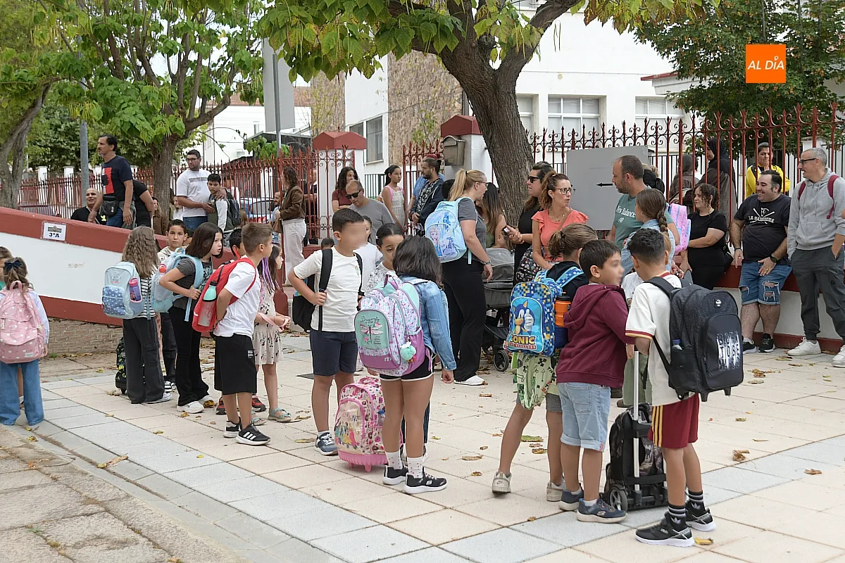 Foto 5 - Reencuentros, ilusi&oacute;n y nervios en la vuelta al cole en Ciudad Rodrigo