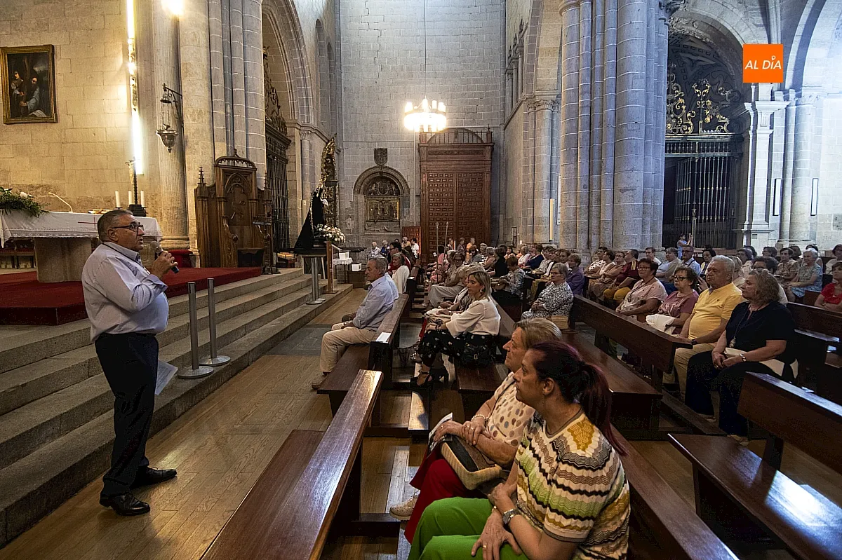 Foto 4 - Tres mayordomas asumen de forma excepcional el cargo en la Cofrad&iacute;a de la Soledad