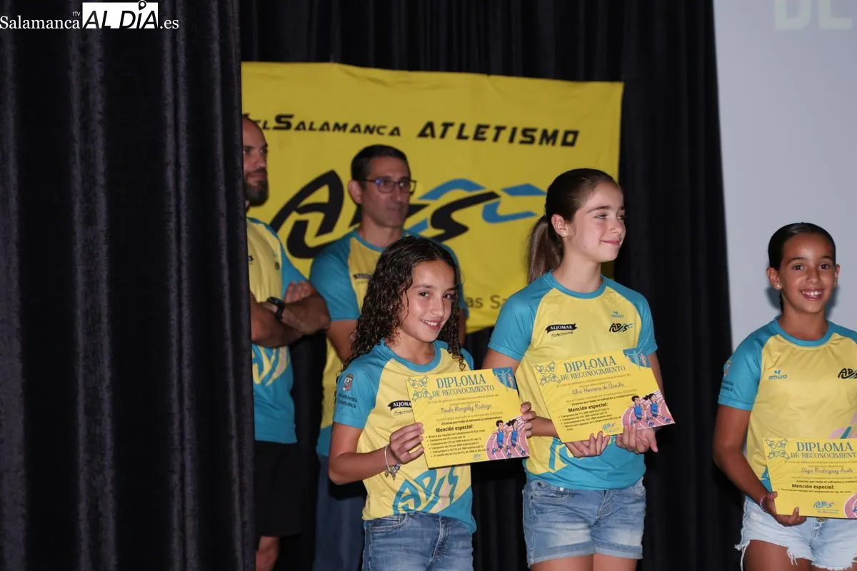 La Escuela de Atletismo de Salamanca premia sus éxitos en Santa Marta | FOTOS: David Sañudo 