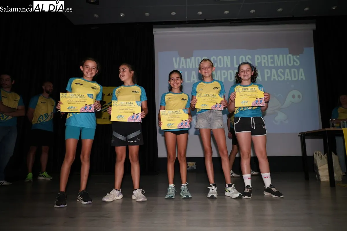 La Escuela de Atletismo de Salamanca premia sus éxitos en Santa Marta | FOTOS: David Sañudo 