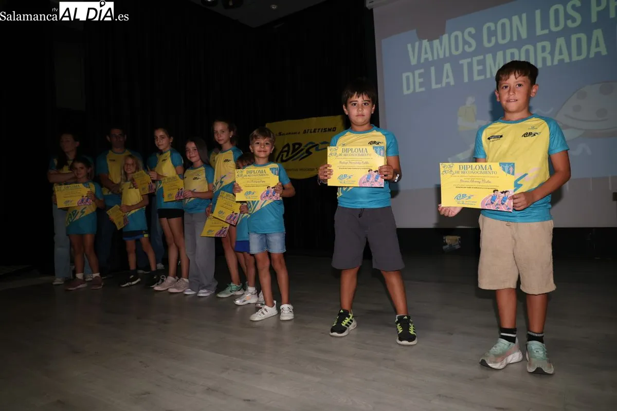 La Escuela de Atletismo de Salamanca premia sus éxitos en Santa Marta | FOTOS: David Sañudo 