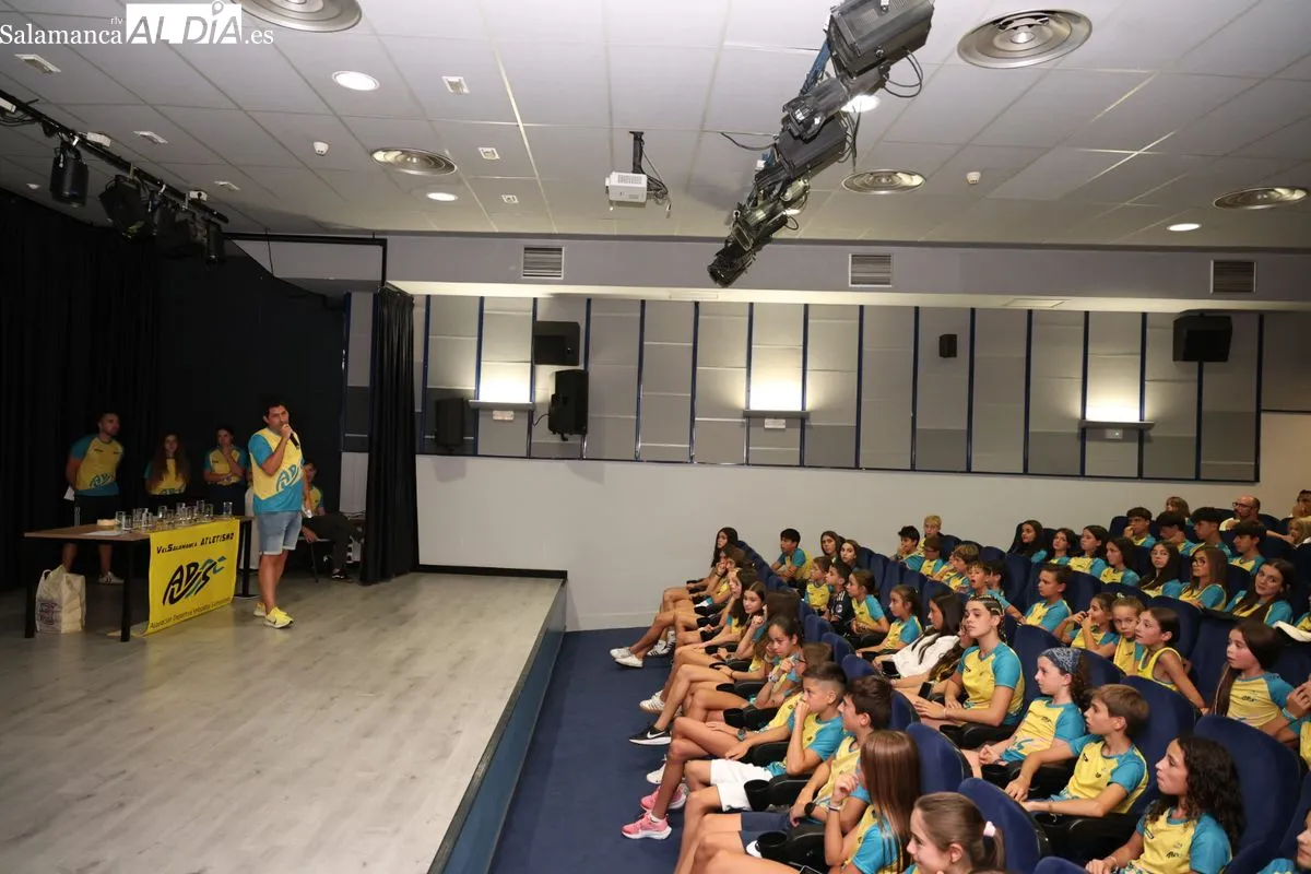 La Escuela de Atletismo de Salamanca premia sus éxitos en Santa Marta | FOTOS: David Sañudo 