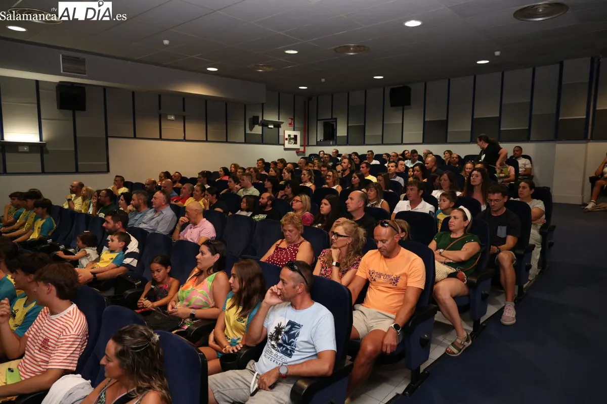 La Escuela de Atletismo de Salamanca premia sus éxitos en Santa Marta | FOTOS: David Sañudo 