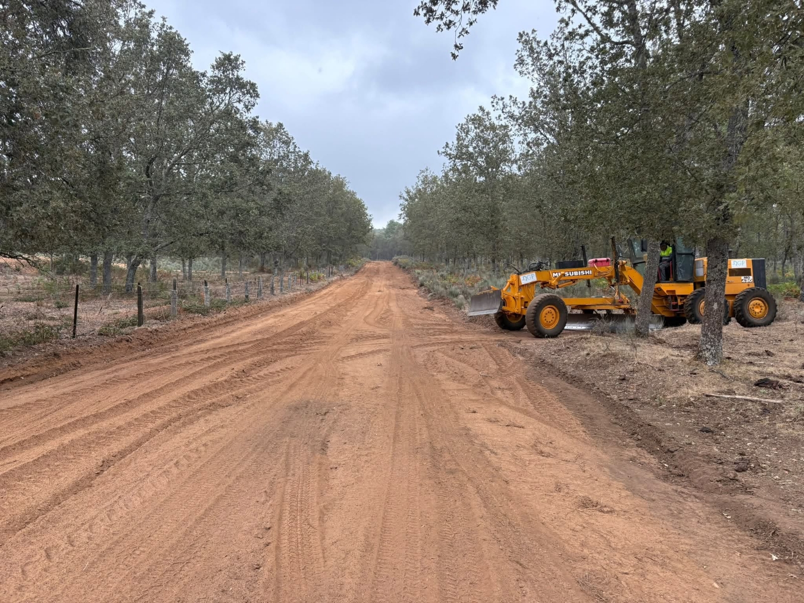Navasfrías mejora sus caminos vecinales con fondos propios