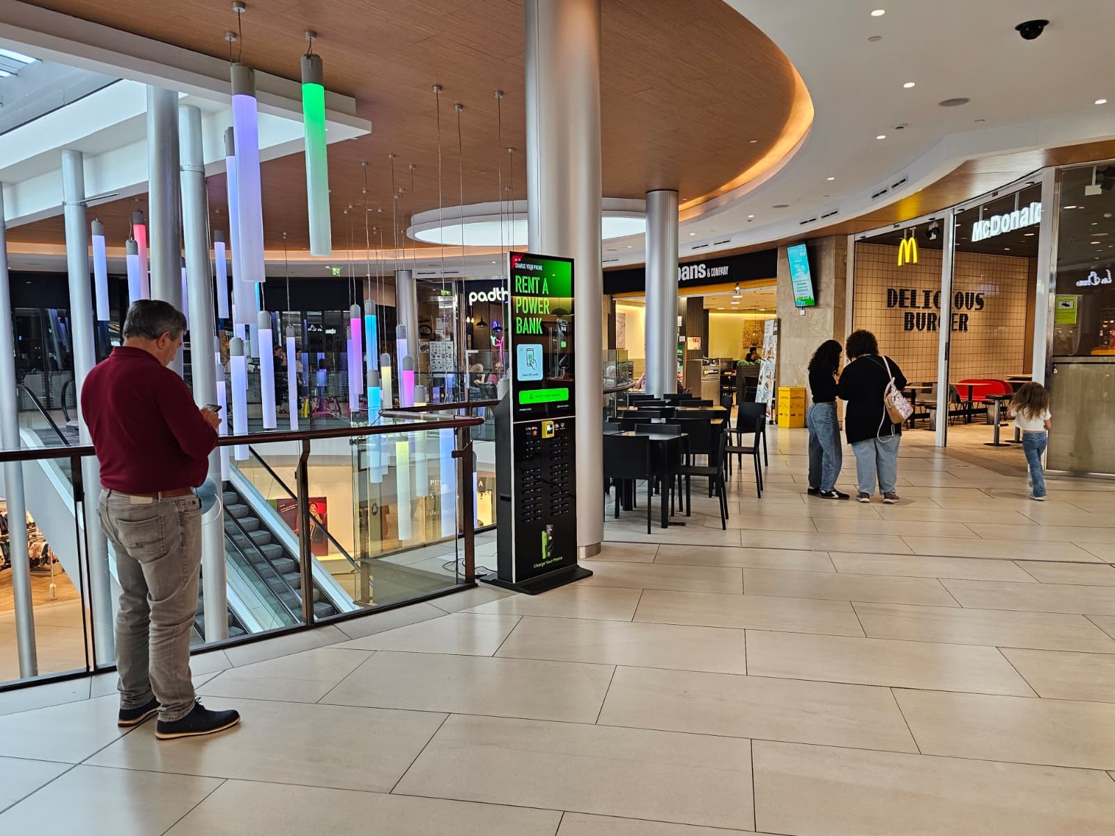 Los clientes de El Tormes ya pueden cargar el móvil durante su visita