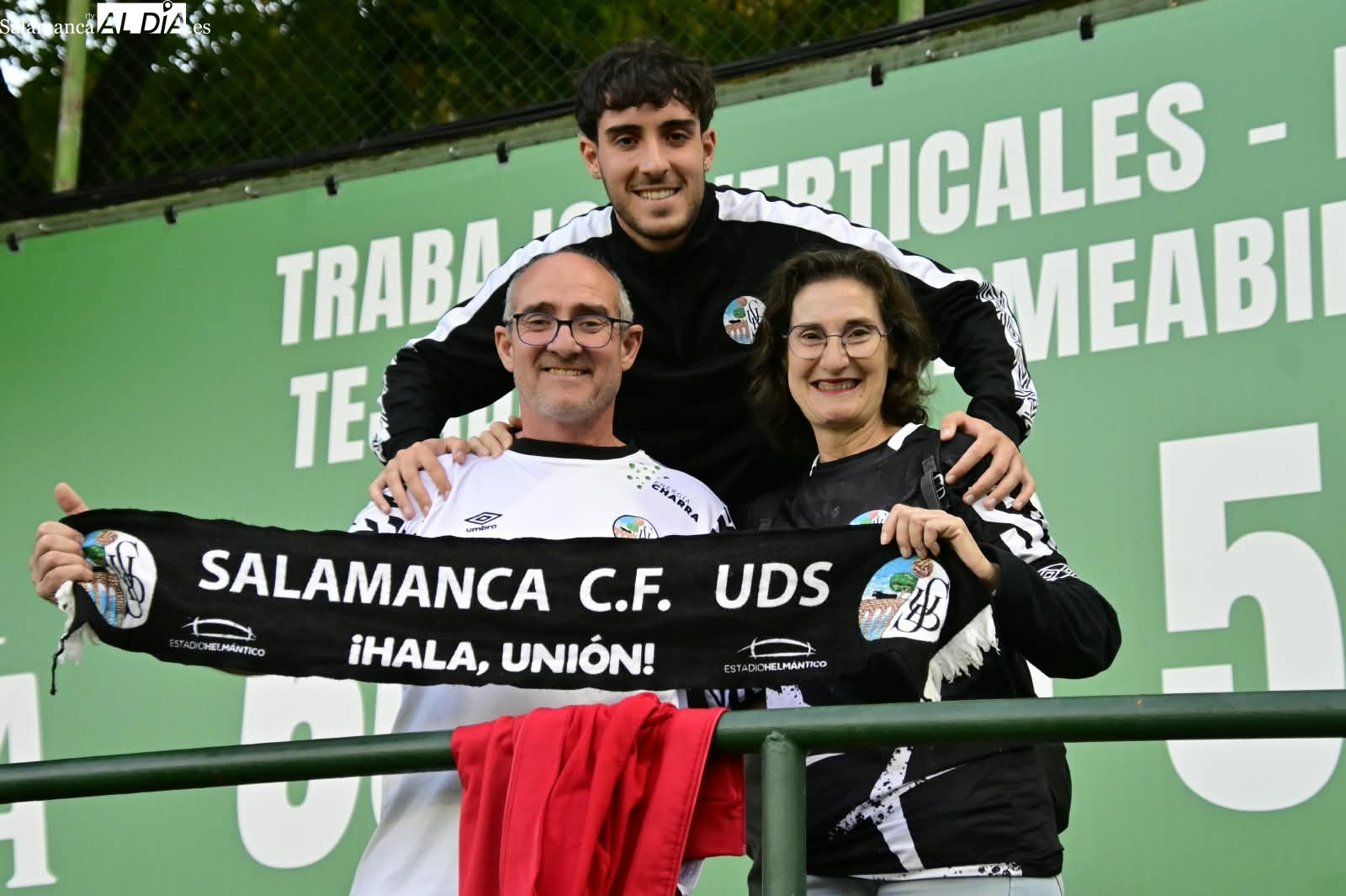 FOTOS | La afición del Salamanca UDS no deja solo al equipo en Sestao y quiere traer la final de la Copa RFEF a casa