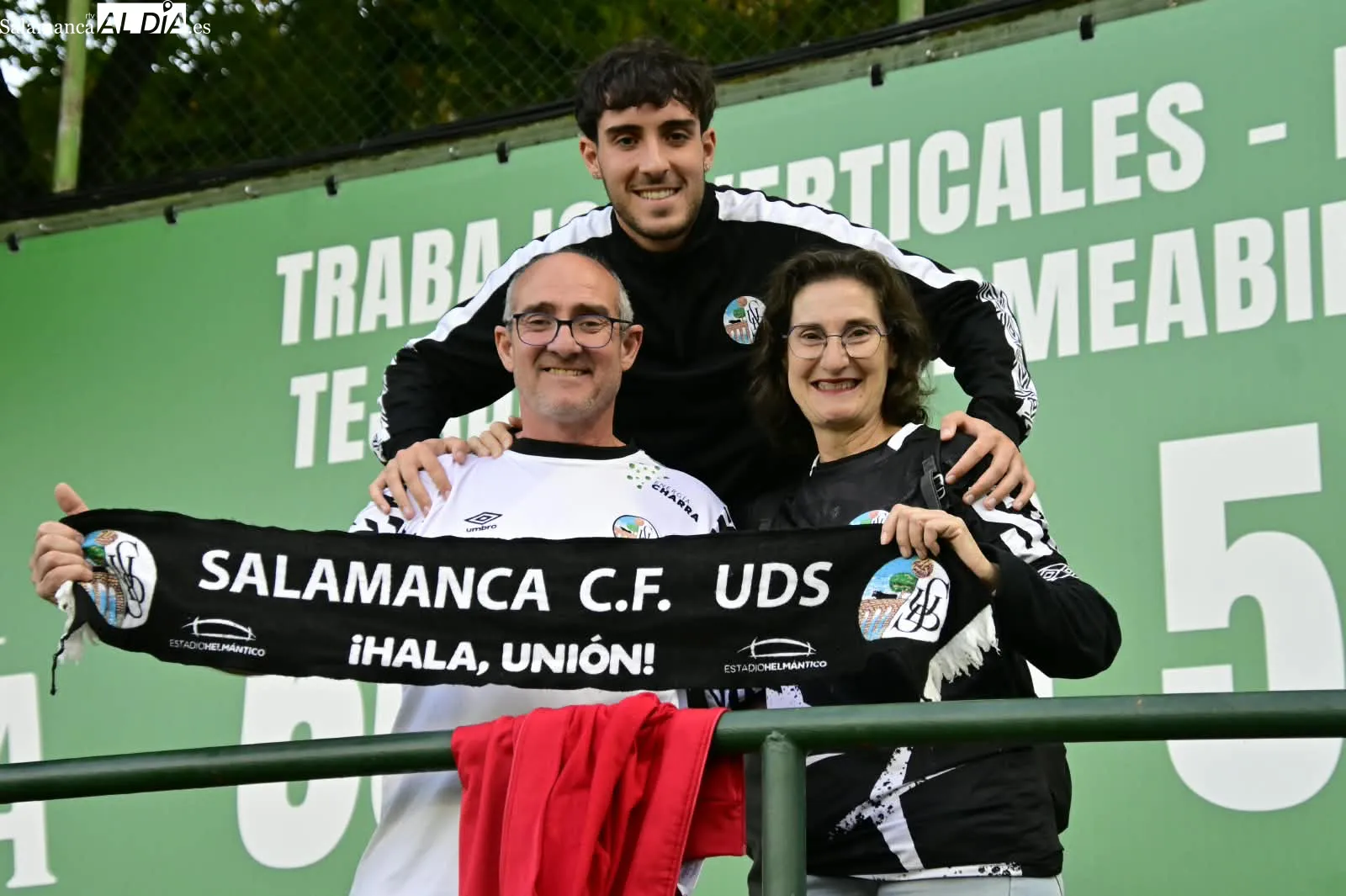 FOTOS | La afición del Salamanca UDS no deja solo al equipo en Sestao y quiere traer la final de la Copa RFEF a casa