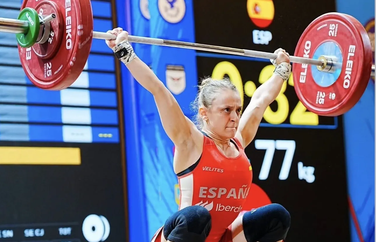 Marta García Rincón compite en el Mundial de halterofilia