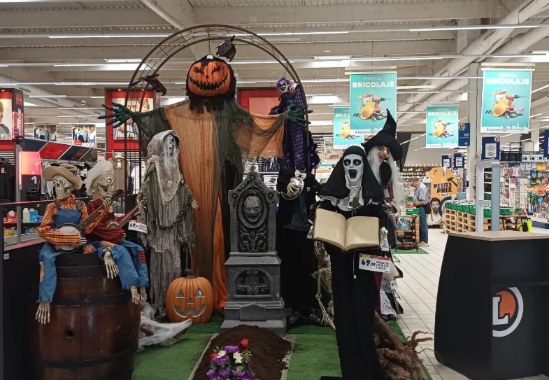 E.Leclerc Salamanca prepara sus pasillos para Halloween y Todos los Santos