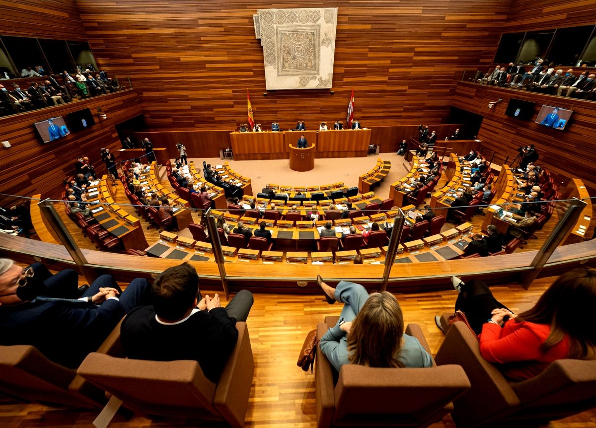 ¿Te gustaría trabajar como administrativo o ujier en las Cortes de CyL? Convocadas 19 plazas de funcionarios