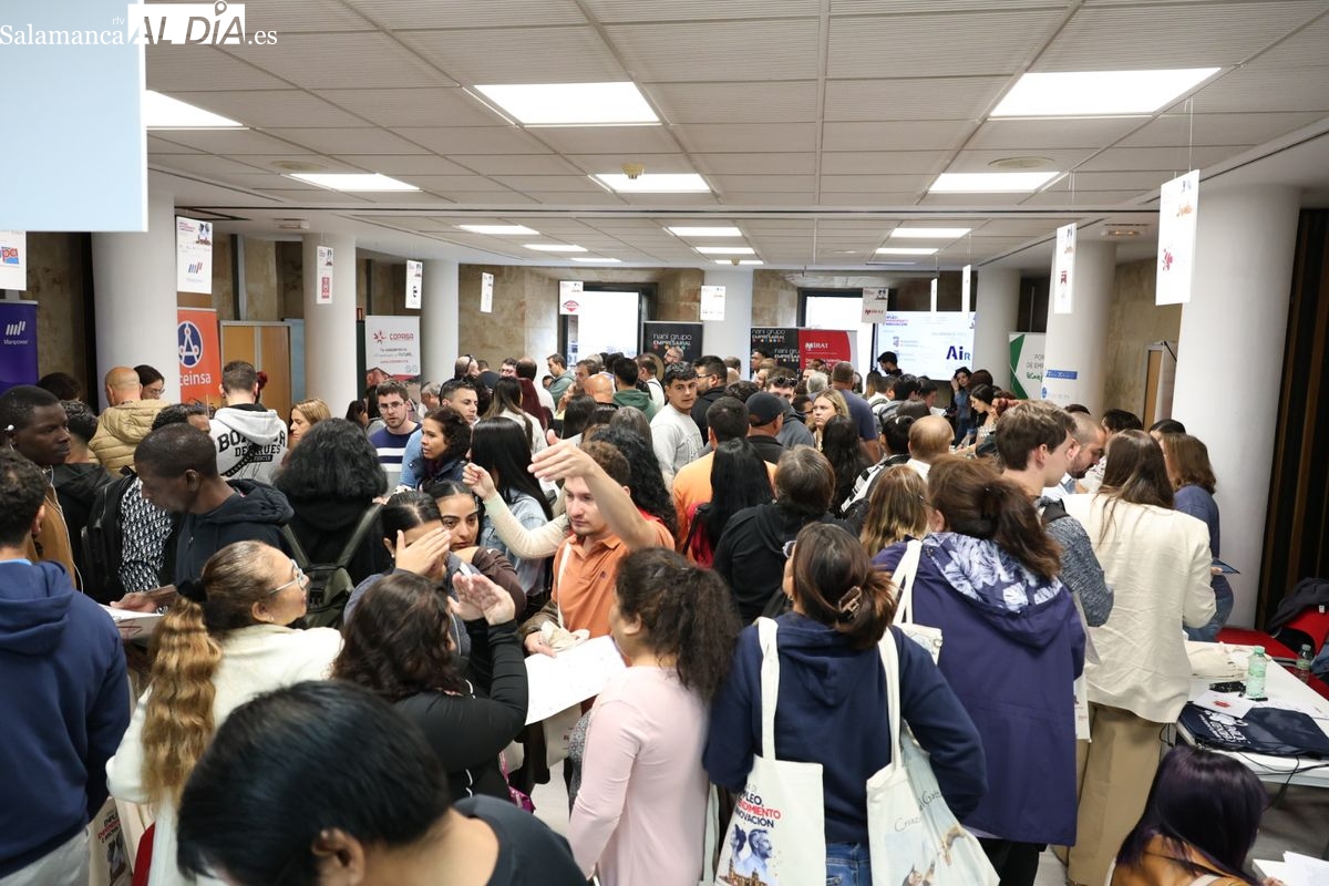 VÍDEO y FOTOS | Éxito de participación en la feria de empleo Salamanca Emplea 2026