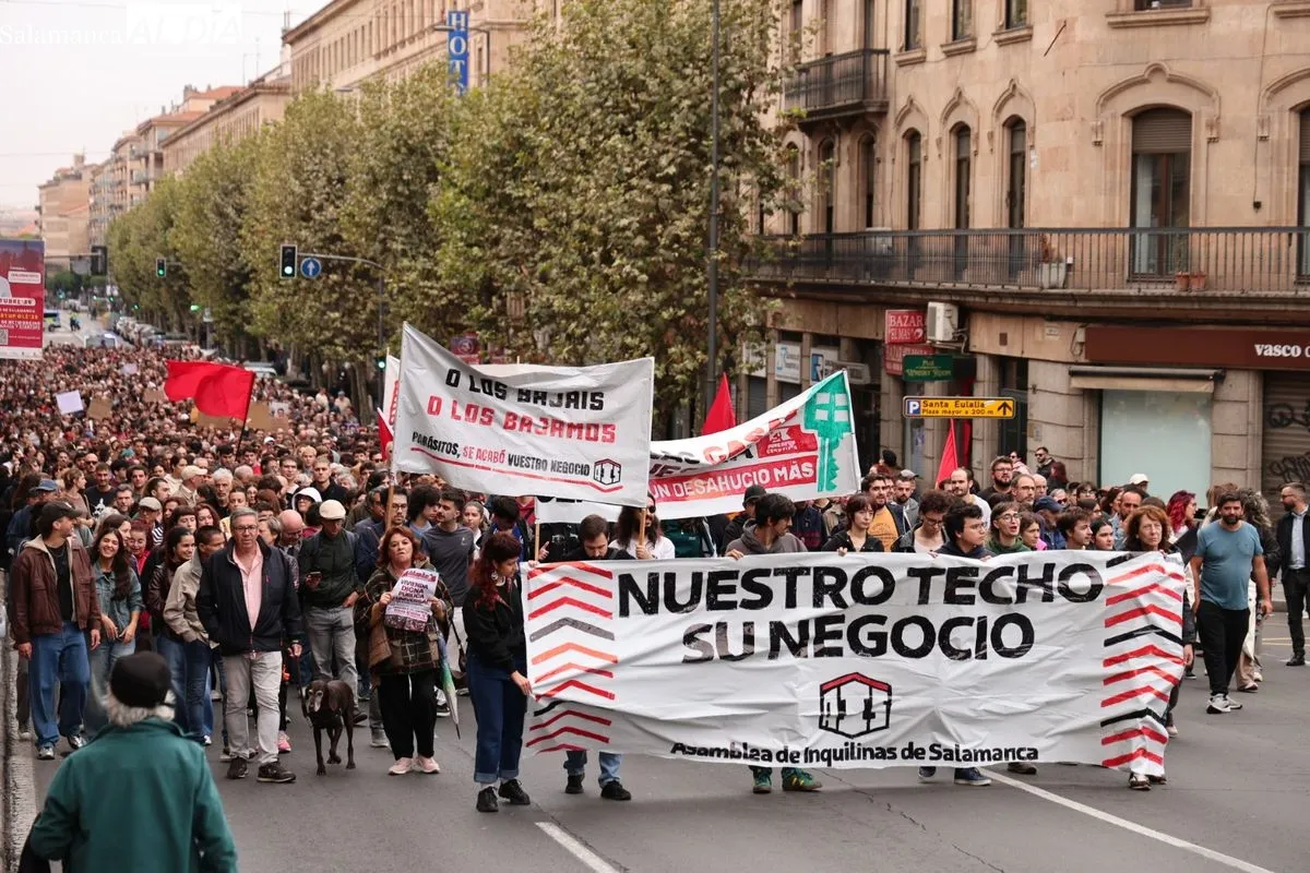 Pasacalles en Salamanca hacia la huelga de vivienda del 11 de noviembre