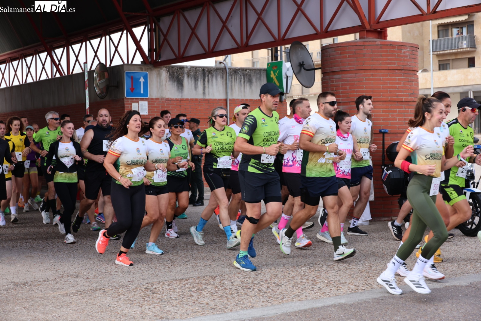 FOTOS | La IV Carrera Solidaria de la Guardia Civil llena de ambiente las calles de Salamanca