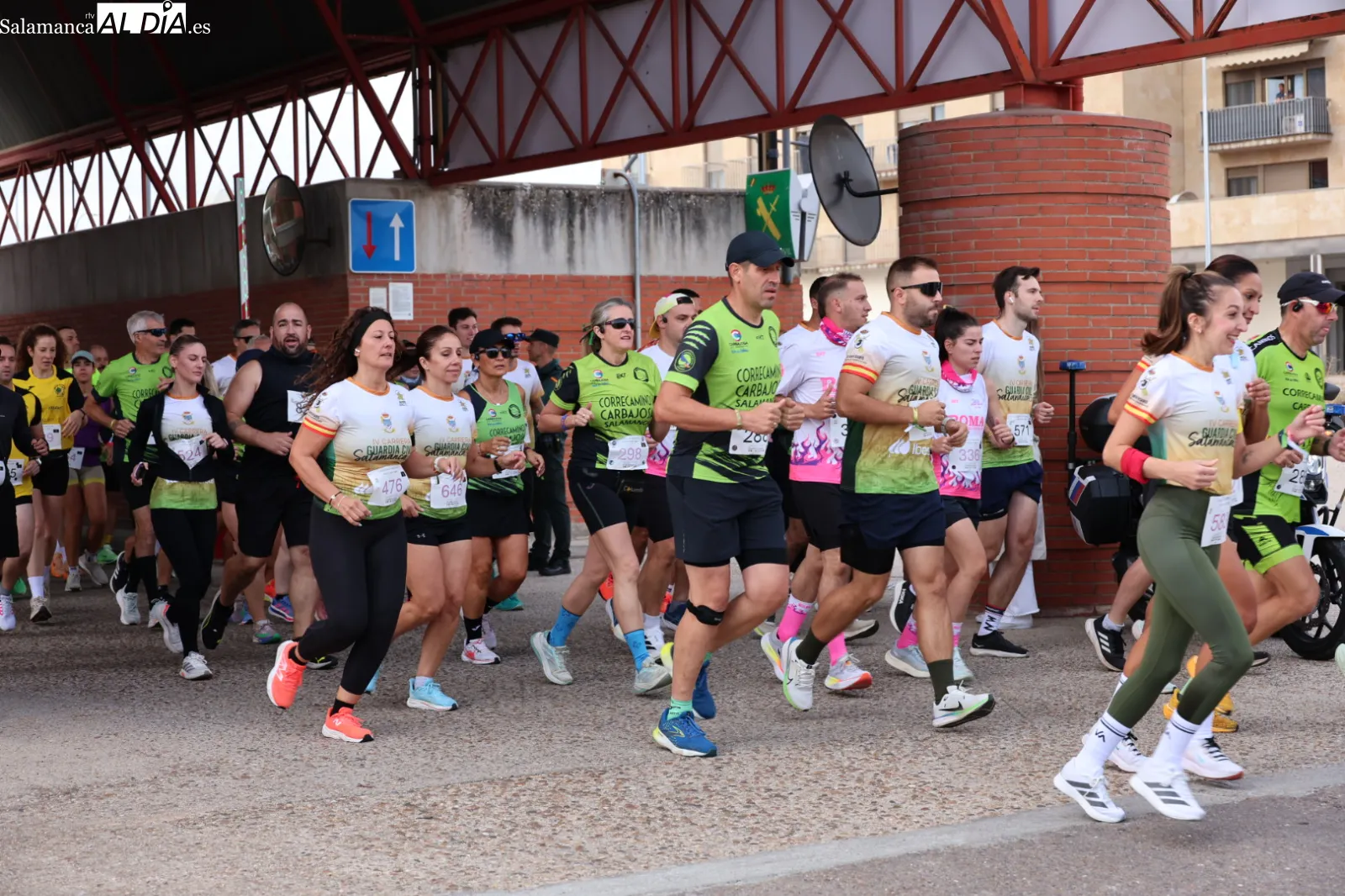 FOTOS | La IV Carrera Solidaria de la Guardia Civil llena de ambiente las calles de Salamanca