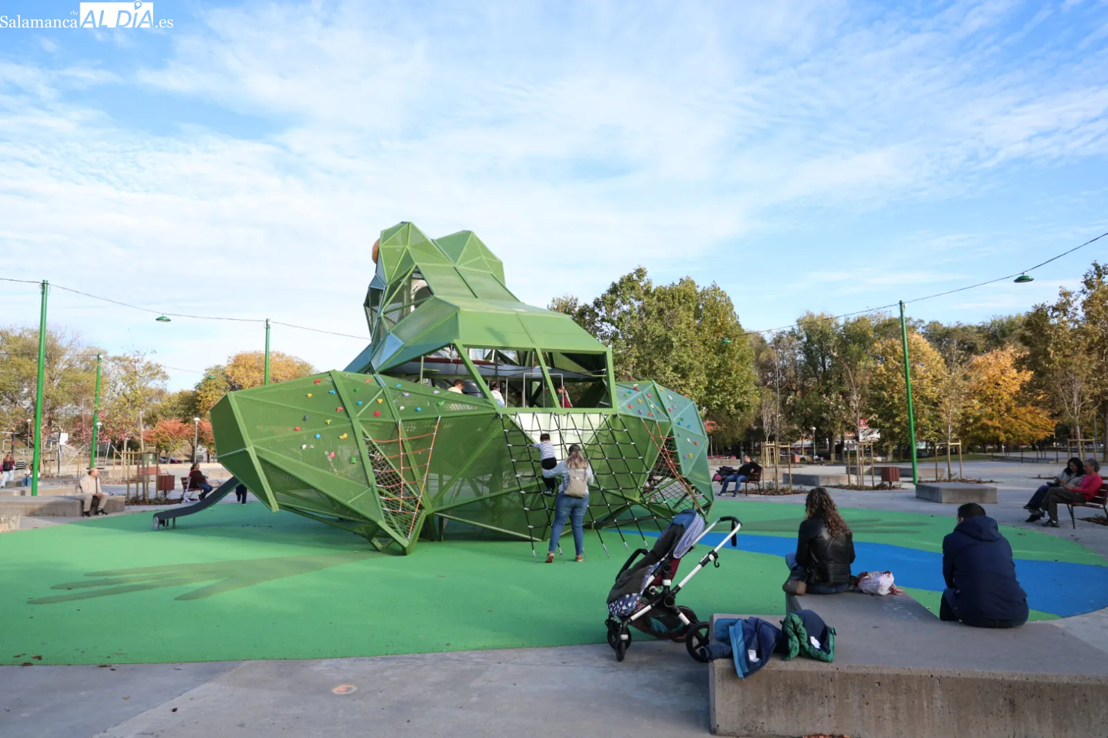 El Ayuntamiento de Salamanca renaturaliza el parque de Würzburg y amplía su zona infantil