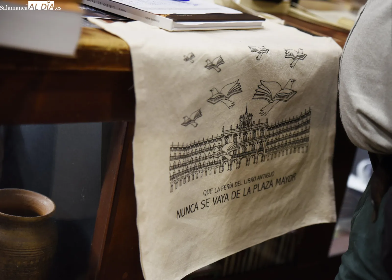 La Feria interior de los libreros de viejo se convierte en un acontecimiento cultural 