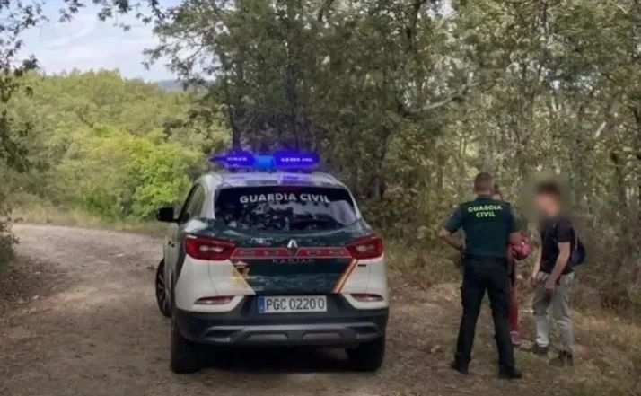 La Guardia Civil auxilia a dos senderistas desorientados en Cepeda