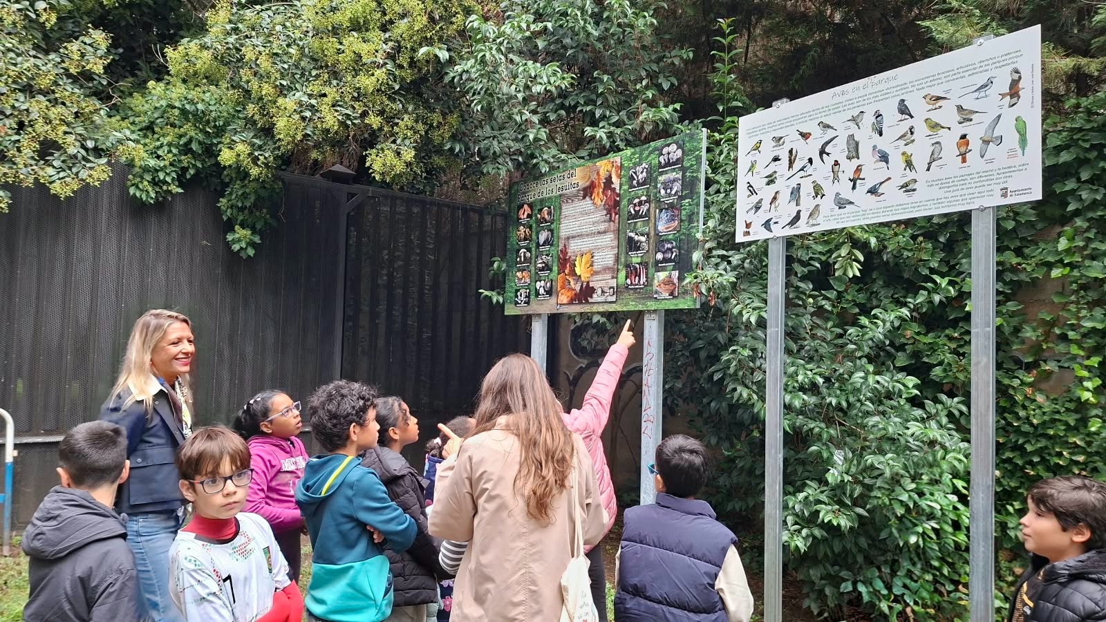 Salamanca estrena un panel didáctico sobre aves en el parque de los Jesuitas