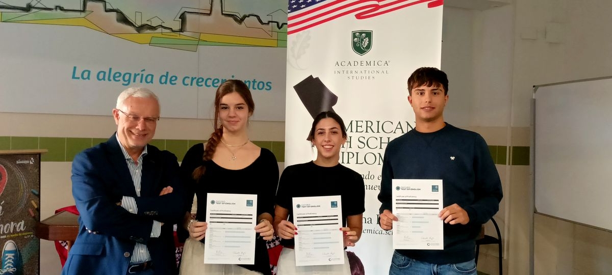 Tres estudiantes del San Juan Bosco reciben sus títulos del Oxford Test of English