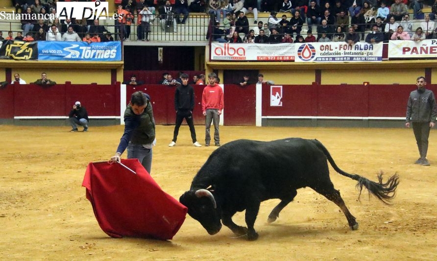 Encierro de novillos y capea por el Domingo de las Mozas | Imagen 1