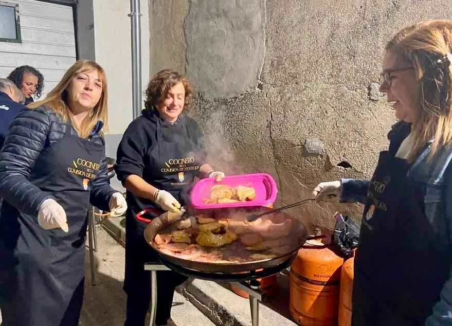 Macera de Abajo arranca un intenso fin de semana en sus fiestas chicas con una sabrosa lomada y gran ambiente