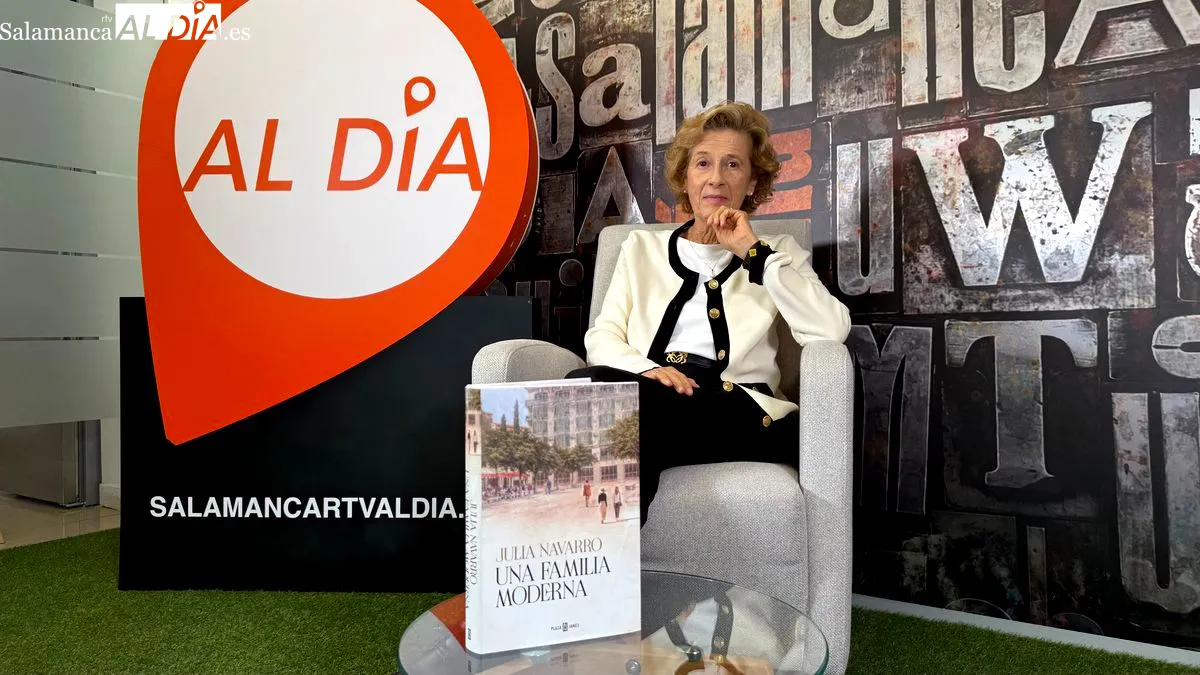 Julia Navarro presenta su novela Una familia moderna