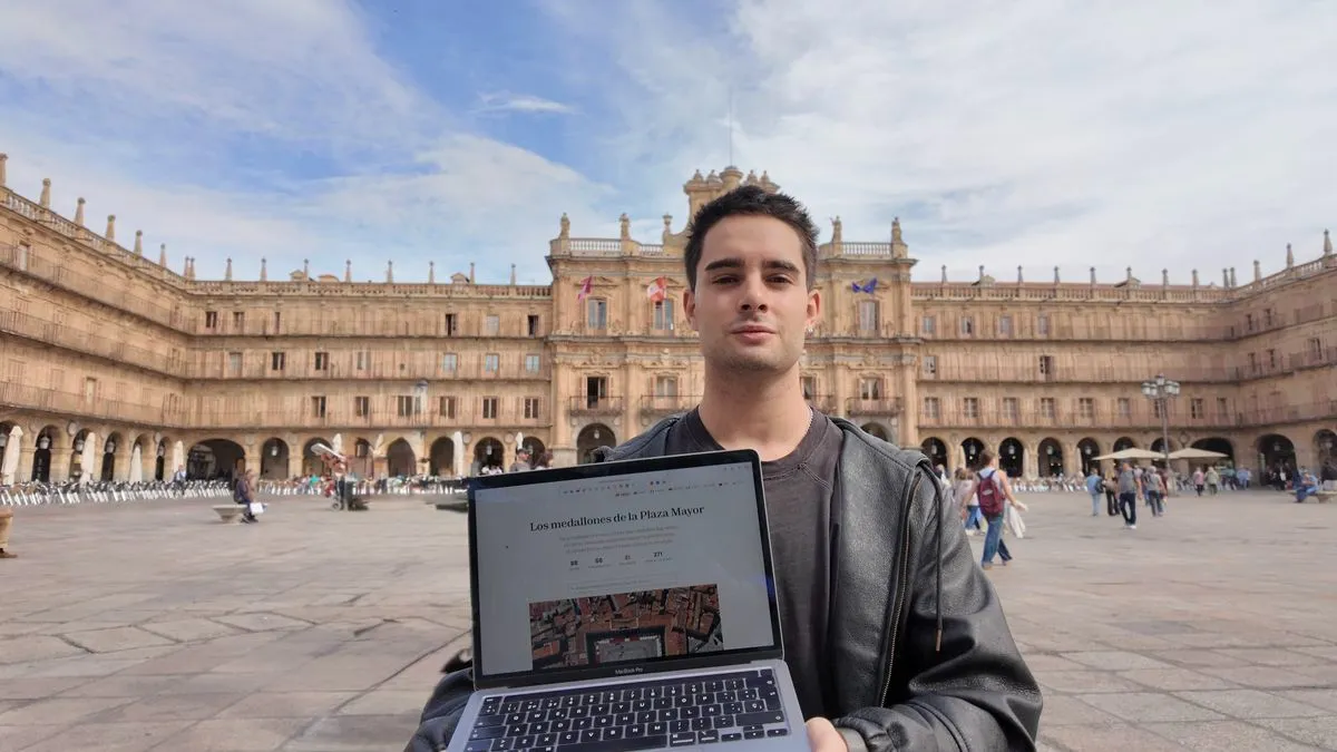 Un joven gallego crea una web gratuita para descifrar los medallones de la Plaza Mayor