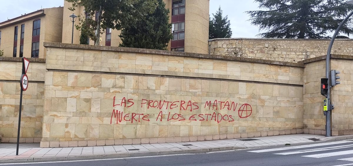 Identificados los autores de varias pintadas en entornos patrimoniales de Salamanca