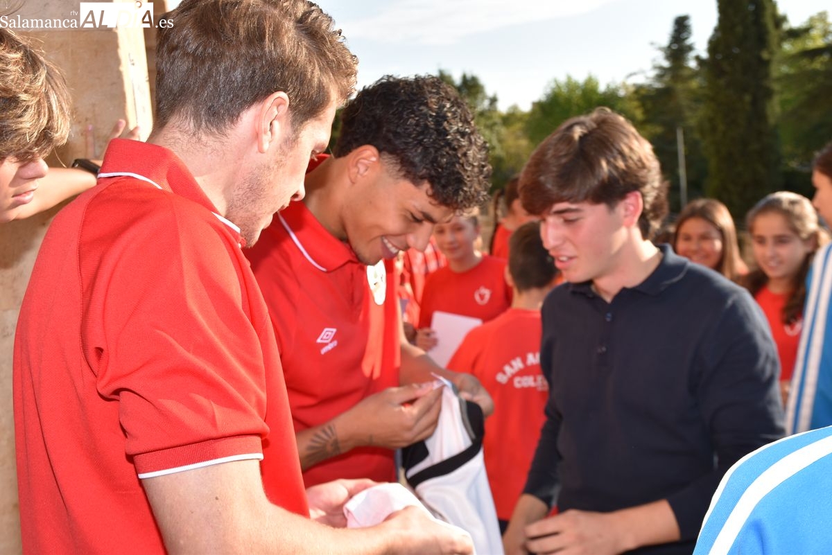 FOTOS | Los jugadores del Salamanca UDS visitan el Colegio San Agustín con el proyecto UDS en tu escuela