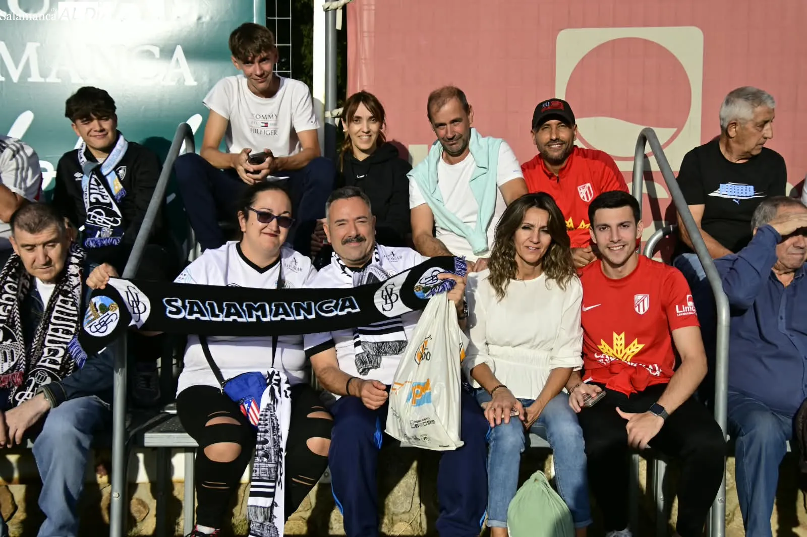 FOTOS | Ambientazo en un San Casto lleno para disfrutar del Santa Marta - Salamanca UDS con la Copa del Rey y un Primera de fondo