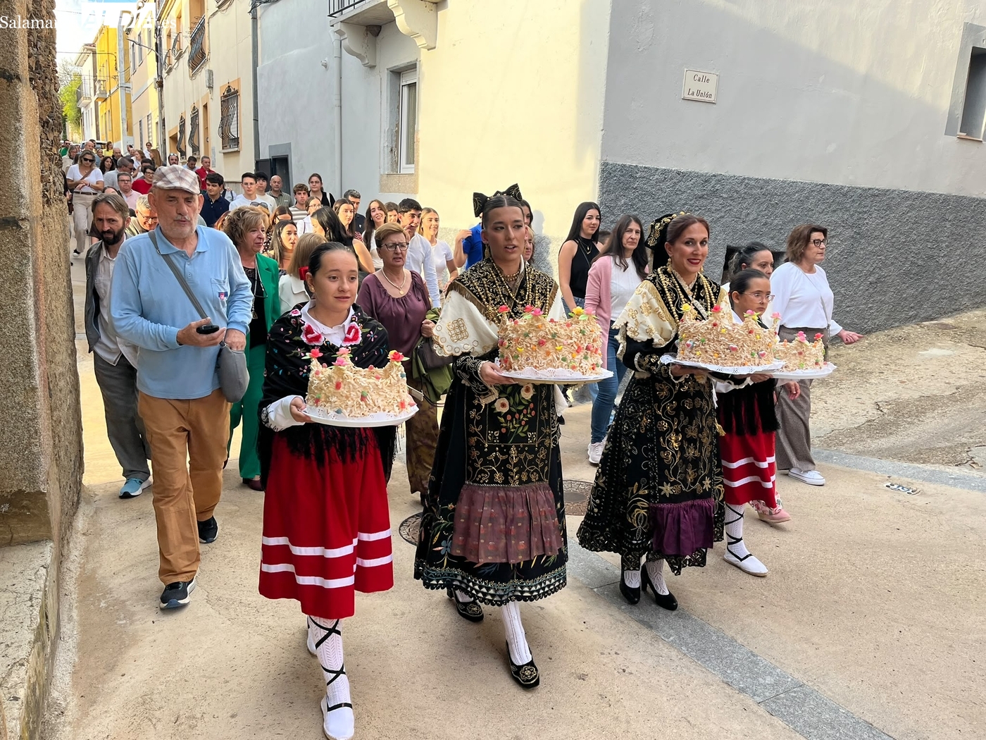 Saucelle celebra la tradicional fiesta del Ofertorio bajo el chasquido de los paleos