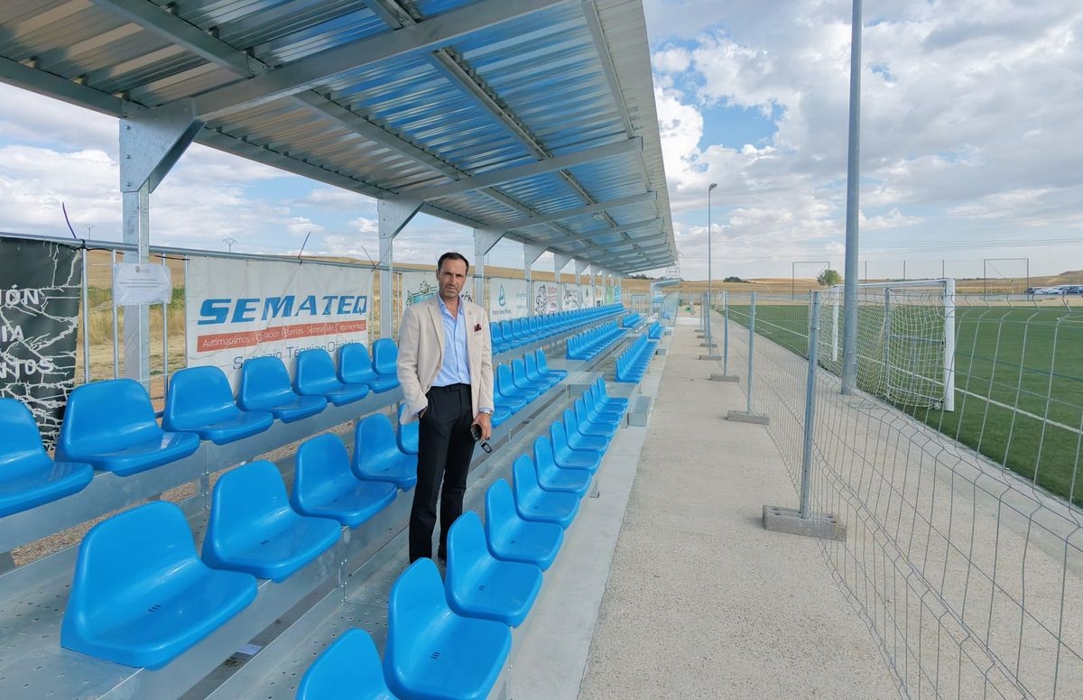 Villamayor estrena las nuevas gradas de El Salinar y  nuevas pistas deportivas 