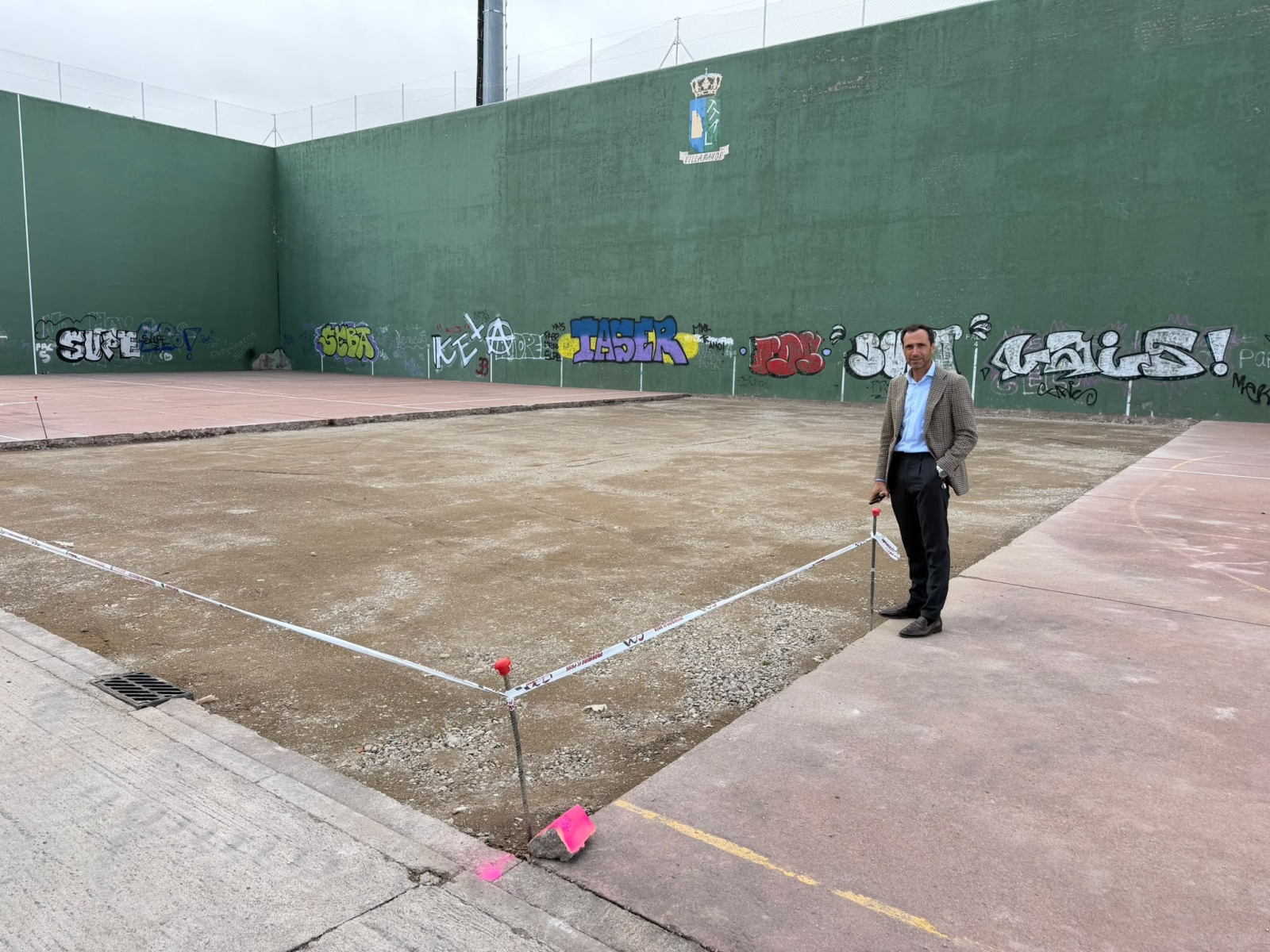 Villamayor cierra el frontón municipal para renovar su pavimento