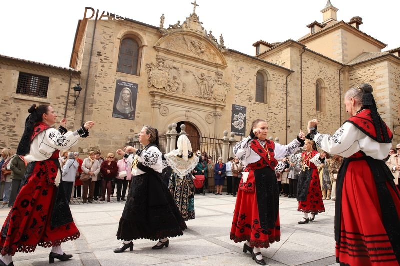 Las mujeres protagonizan el martes festivo en Alba de Tormes | Imagen 1