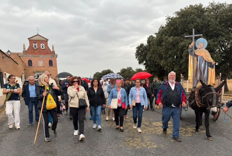Una marcha teatralizada une Duruelo y Mancera en recuerdo de San Juan de la Cruz