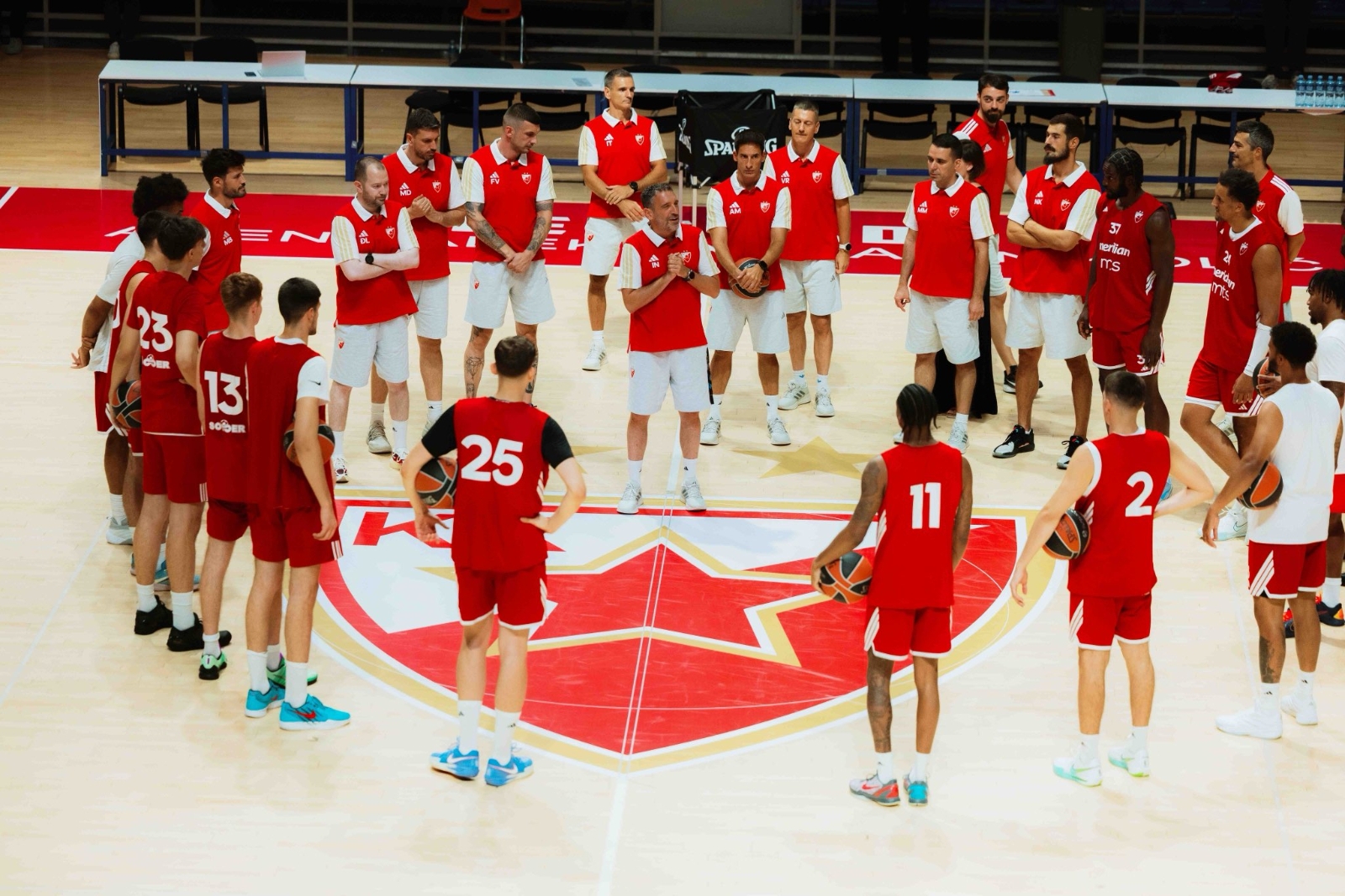 Alberto Miranda, el entrenador salmantino que ya triunfa en la Euroliga masculina