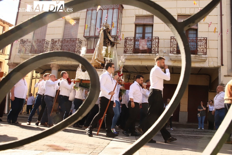 Santa Teresa despierta la emoci&oacute;n y el recuerdo en su salida de clausura | Imagen 2