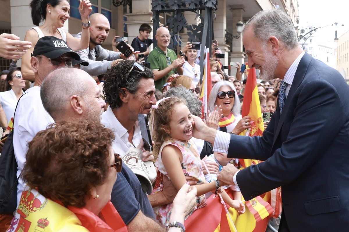 FOTOS | Los Reyes visitan Ceuta arropados por un amplio respaldo de los vecinos
