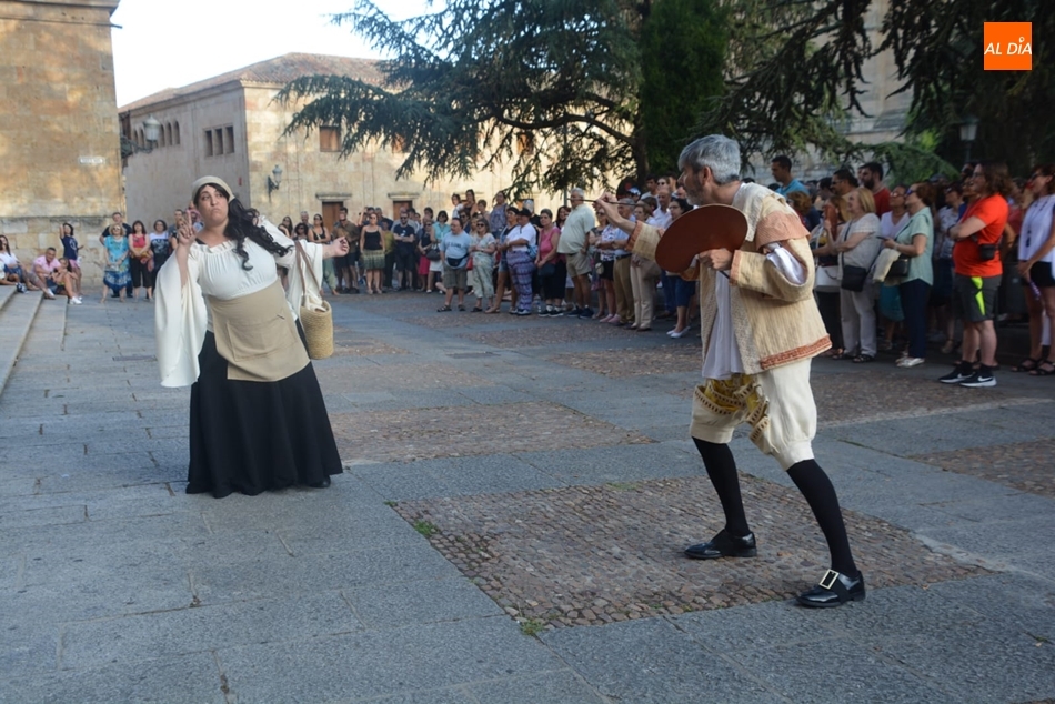 Un momento de la ruta teatralizada Salamanca, tu tiempo es de piedra y oro.