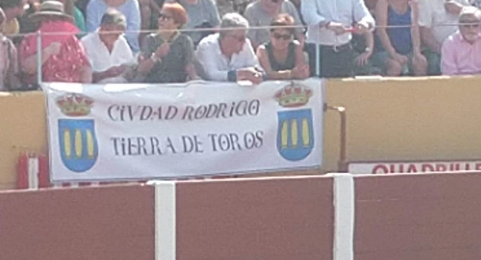 La pancarta ‘Ciudad Rodrigo – Tierra de Toros’ vuelve a lucir en Céret (Francia)  