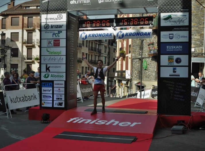 Álvaro Ramos a su entrada en meta