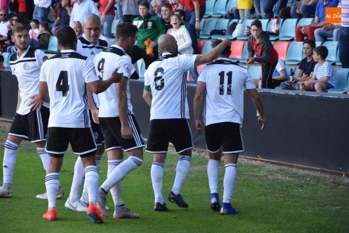 Jugadores del Salamanca UDS celebran un gol en la pasada campaña / Archivo