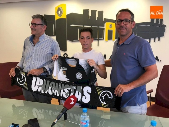 Presentación de Álvaro Romero como nuevo jugador de Unionistas / Pedro Zaballos