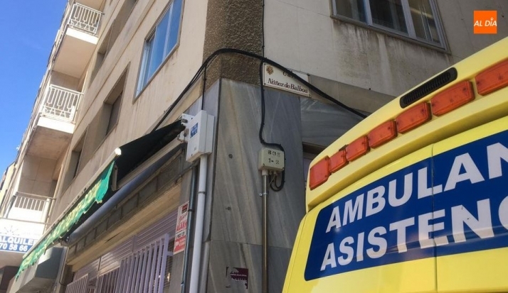 Amenaza con un cuchillo y agrede a golpes a su primo después de haber estado alternando  