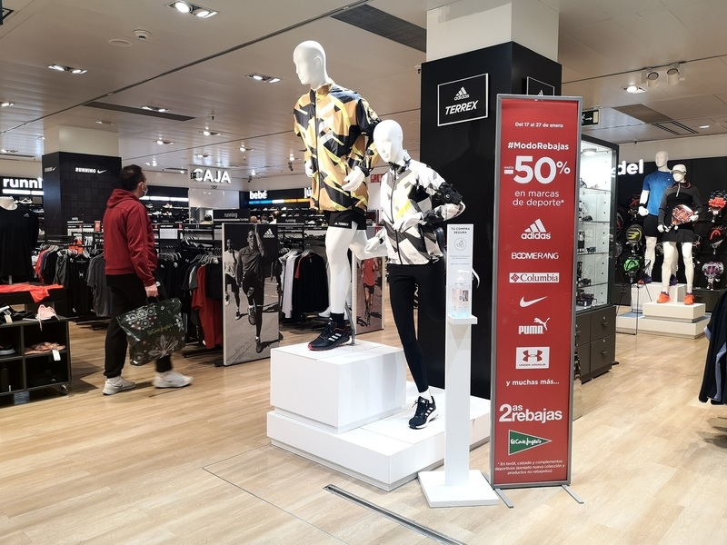 El Corte Inglés lanza segundas rebajas con 20% de descuento adicional en moda y hasta un 50% en deportes   